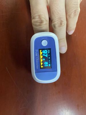 Портативный оксиметр ИМПа ульс кончика пальца OLED медицинский для дома клиники, монитора кислорода крови